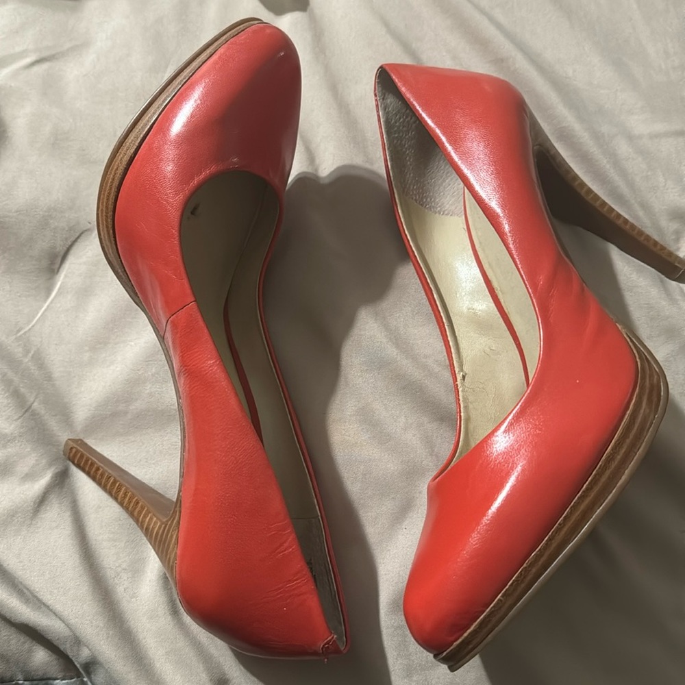 Nine West sz10 heels… Burnt orange heels.. worn once.. ships quickly